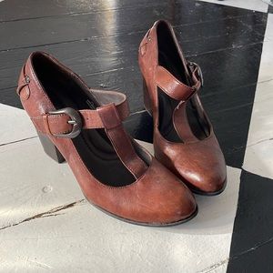 Born brown leather Mary Jane heels size 7.5